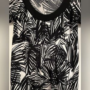 Black and white short sleeved dress